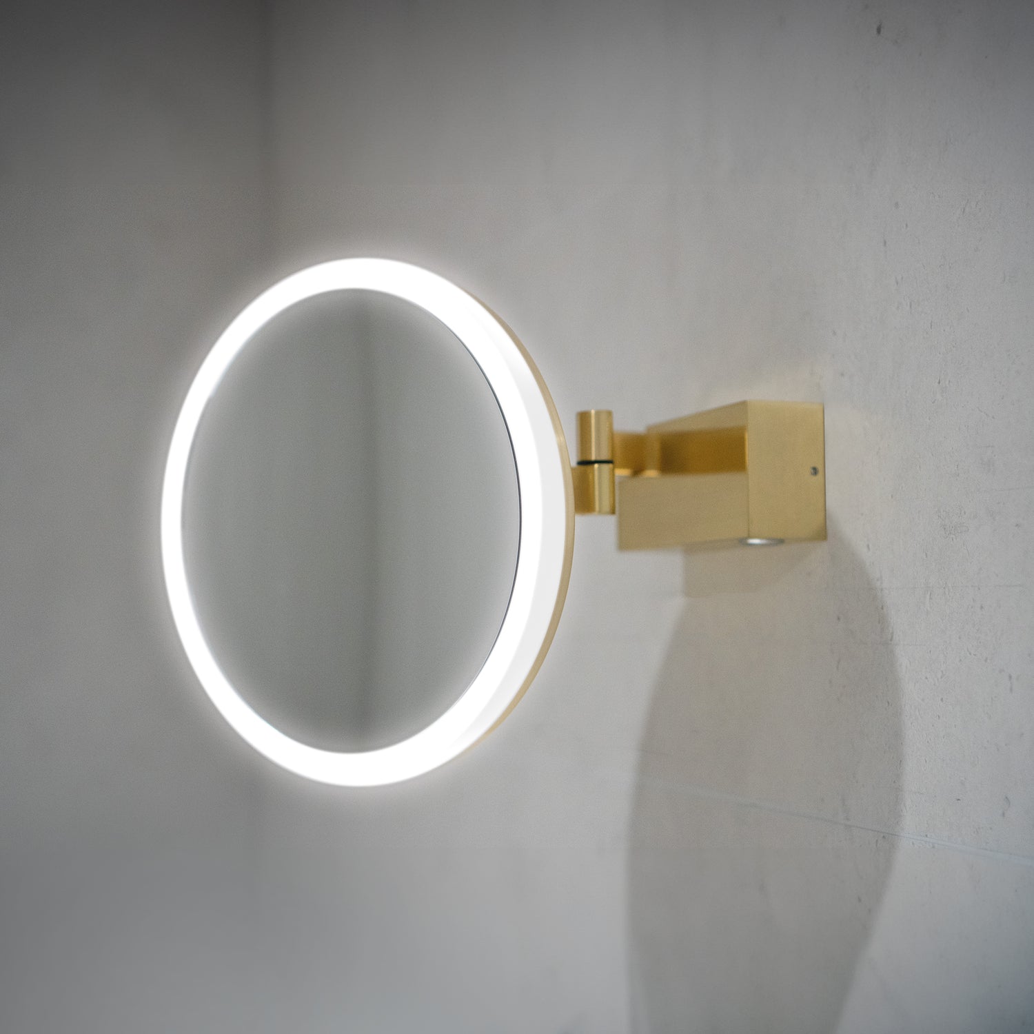 Cirque Illuminated Magnifying Bathroom Mirror