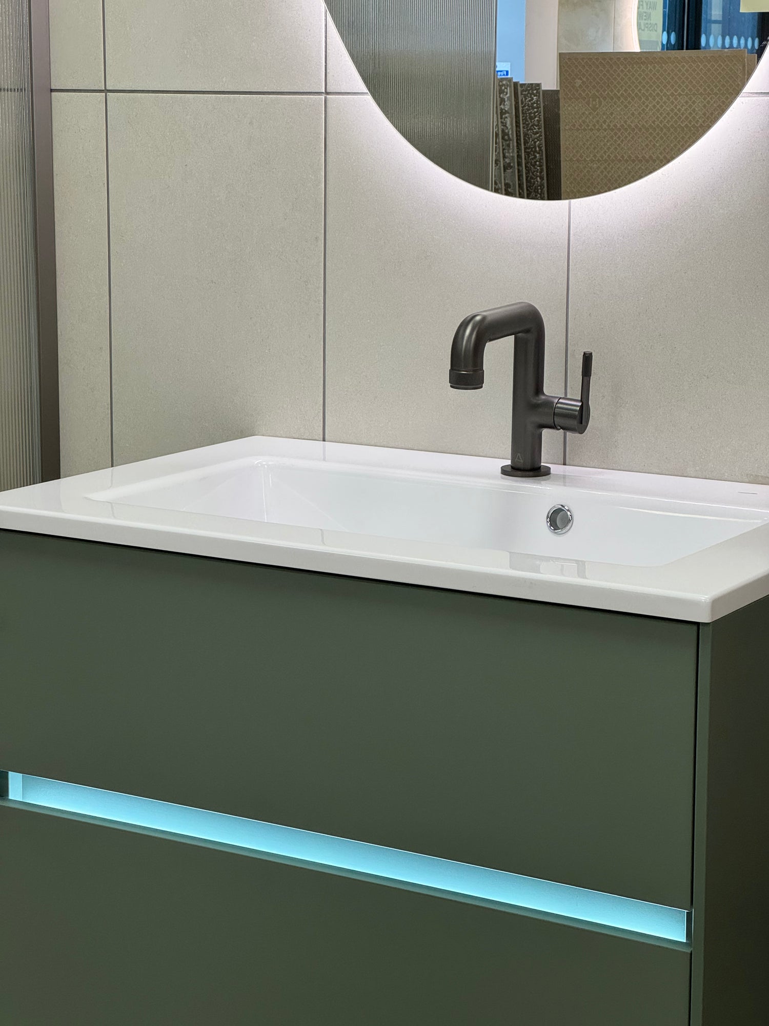Pelipal Series 6010 770mm Unit, 780mm Basin & Aqualla Kyloe Side Lever Tap