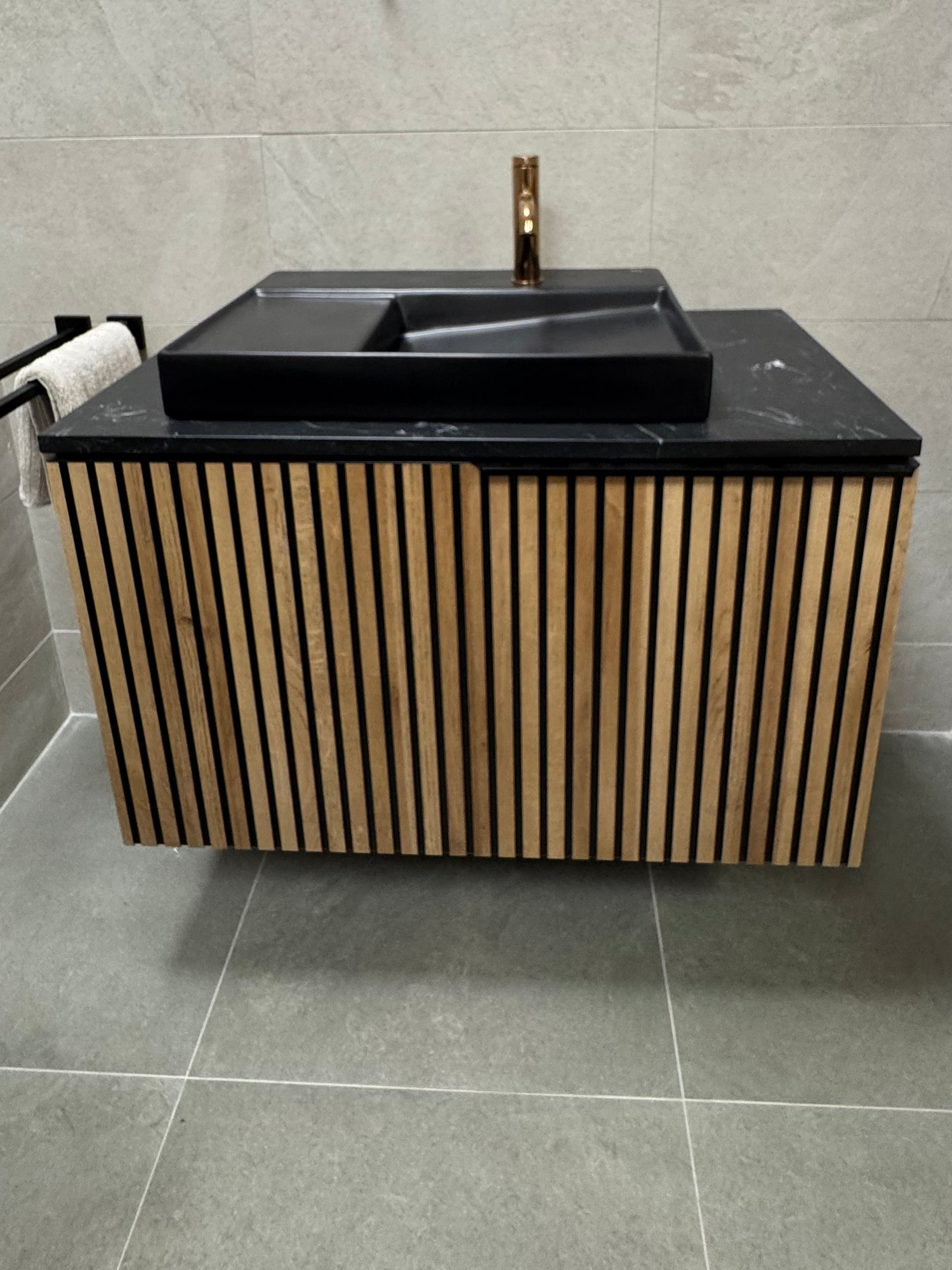 Roca Horizon Vanity Unit, Black Basin & Ona Basin Mixer