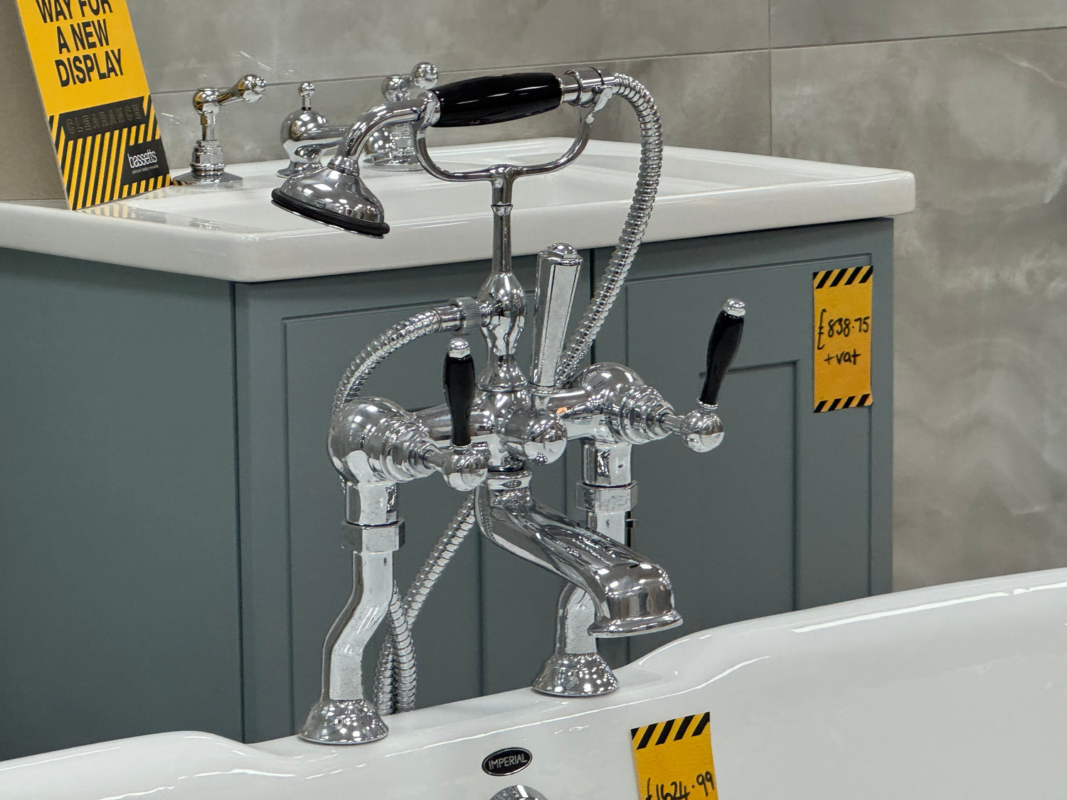 Imperial Bentley Cast Iron Bath & Radcliffe Bath/Shower Mixer