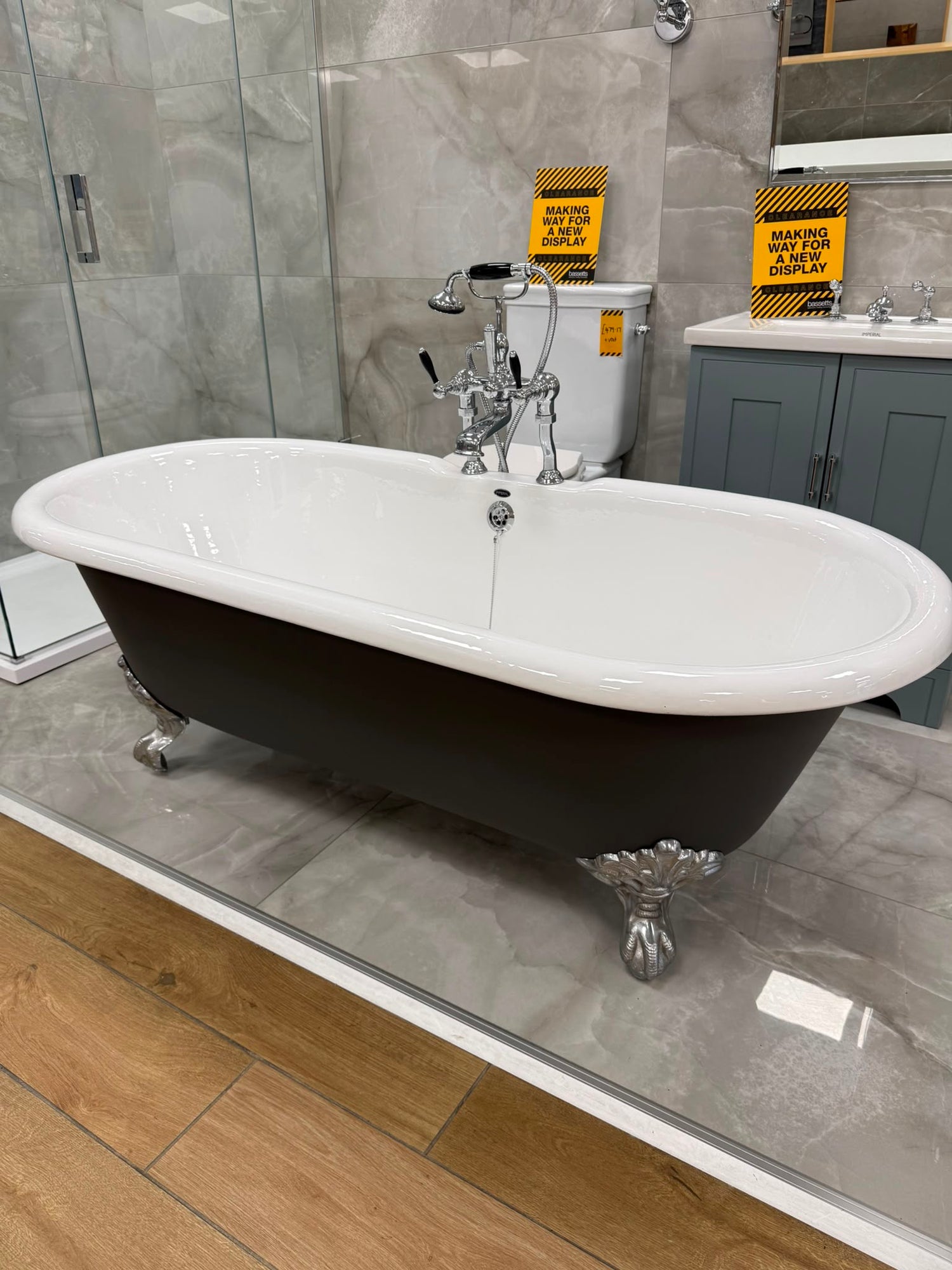 Imperial Bentley Cast Iron Bath & Radcliffe Bath/Shower Mixer