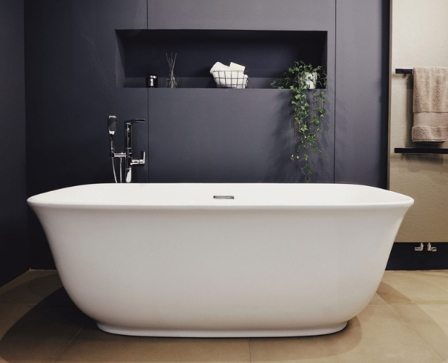 Geneva tulip edge freestanding bath adamsez